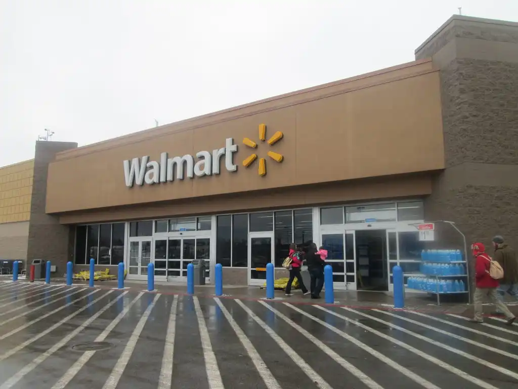 Does Walmart hire sex offenders 3